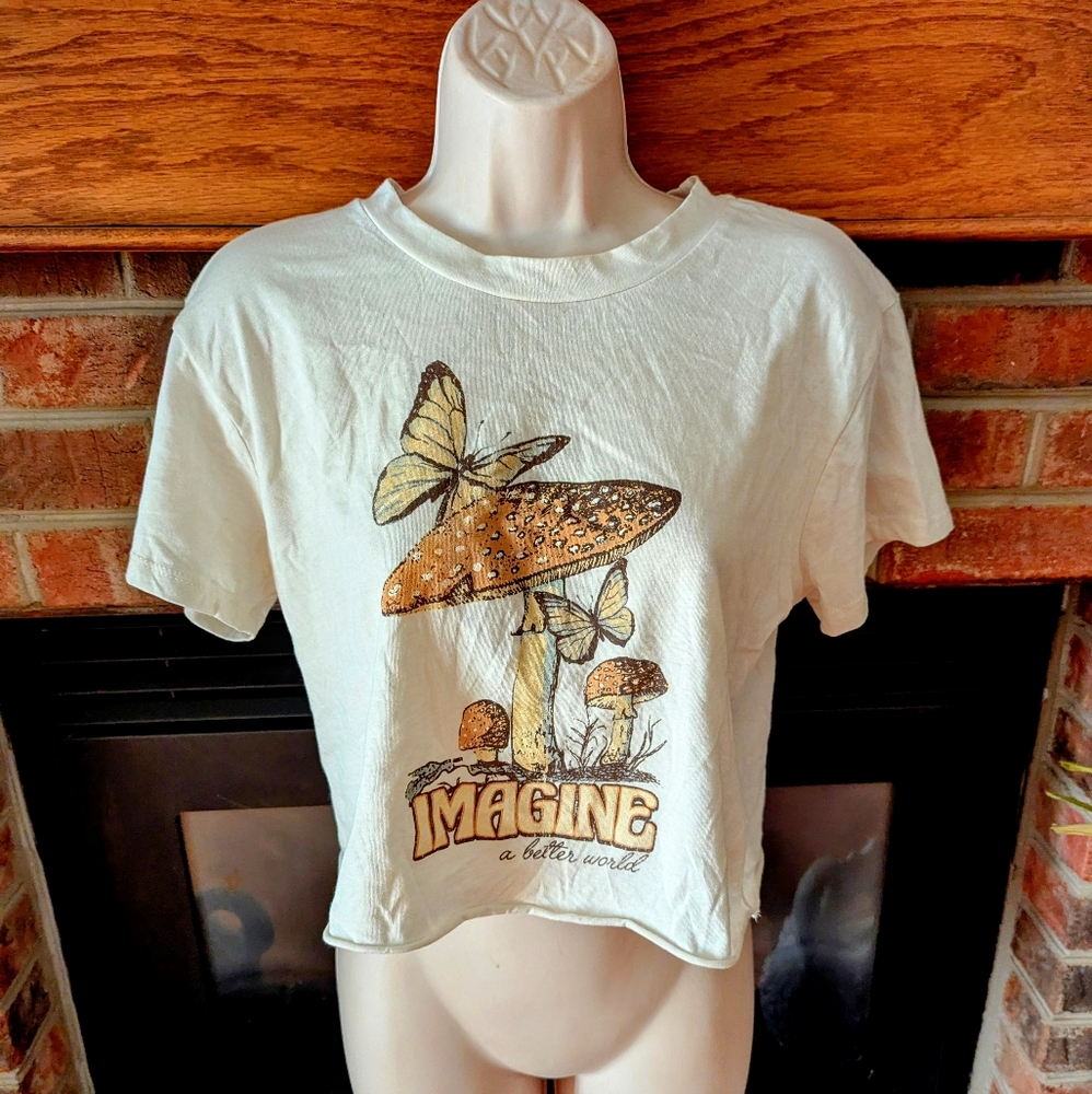Queens & Angels Cream Graphic Tee with Butterfly and Mushroom Design Size Small